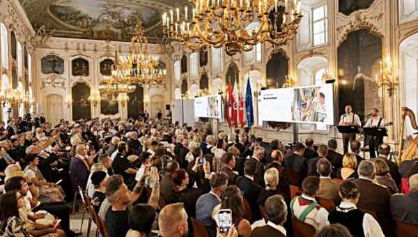 ATTUALITÀ - Consegnate 103 medaglie al merito e insignite 21 persone