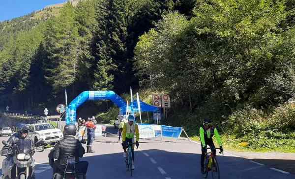 VALLE CAMONICA - Ponte di Legno: l'assalto di 800 ciclisti al Passo Gavia