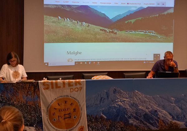 VALLE CAMONICA - Ponte di Legno, il formaggio Silter Dop piace ai turisti