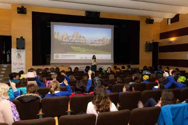 ATTUALITÀ - Premiati la SSPG di Giovo e il Liceo Rosmini di Rovereto