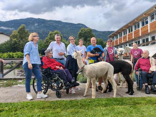 ATTUALITÀ - Emozioni a quattro zampe alla APSP Santa Maria di Cles