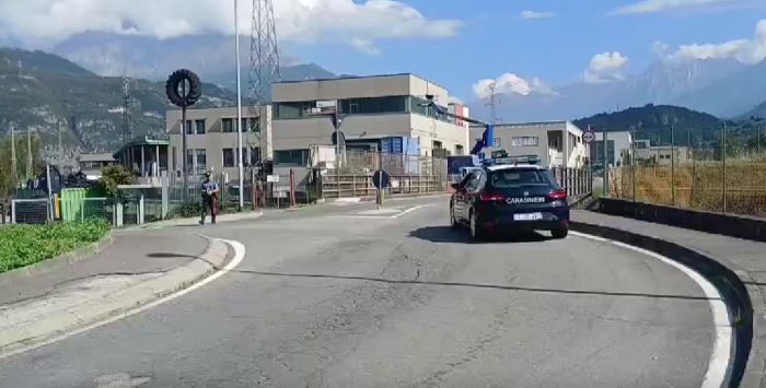 VALLE CAMONICA - Bravata giovanile a Esine: 23enne ferito gravemente