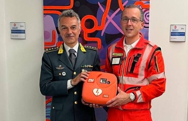 ATTUALITÀ - Consegnati alla Guardia di Finanza di Trento, 16 defibrillatori