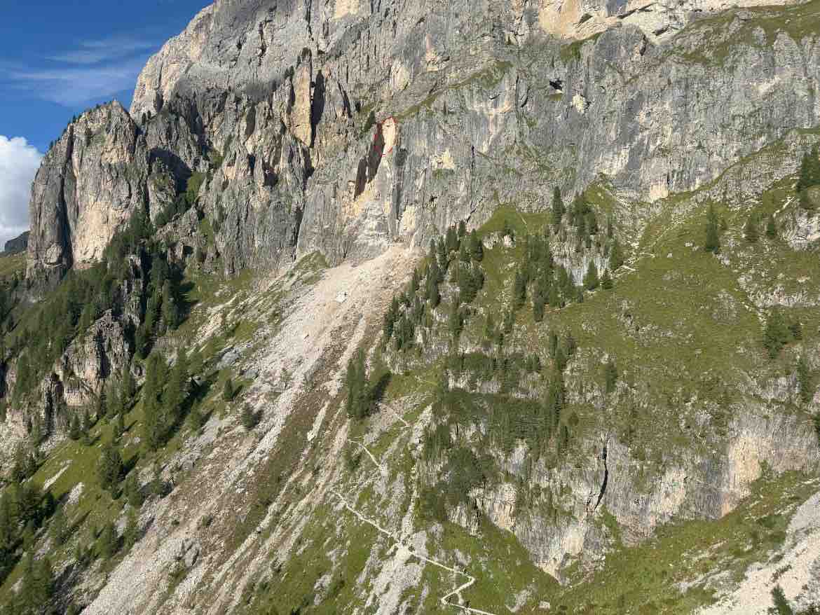 TRENTINO - Crollo di roccia sulle Pale di San Martino, chiuso sentiero