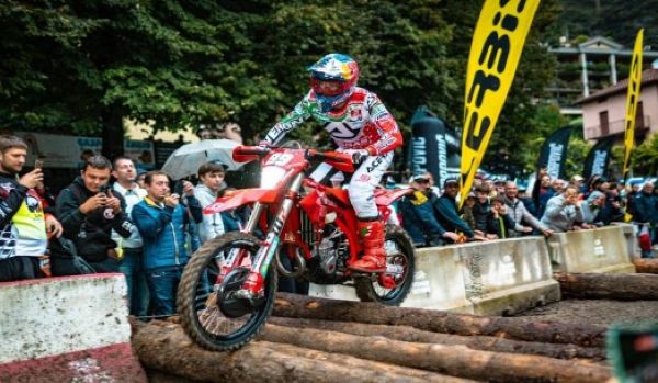 DARFO BOARIO - Enduro: Andrea Verona vince la prima sfida del Mondiale in Valle Camonica