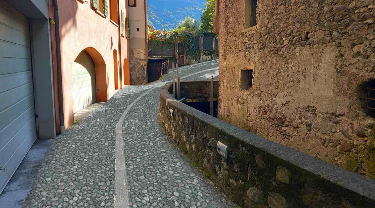 VALTELLINA - Sondrio, Contrada Fracaiolo: iniziati i lavori di riqualificazione