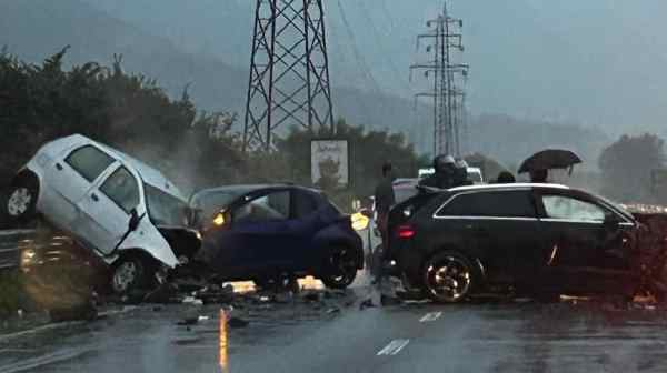VALLE CAMONICA - Nuova tragedia sulla statale 42: schianto tra auto, un morto