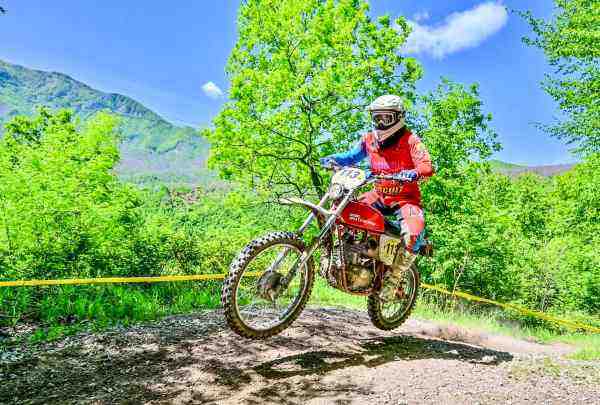 SPORT - Enduro,  cinque titoli italiani a piloti del Moto Club Sebino