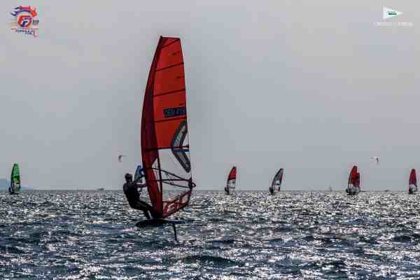 SPORT - Vela, il tedesco Wolf in testa al Mondiale Windsurfing Foil