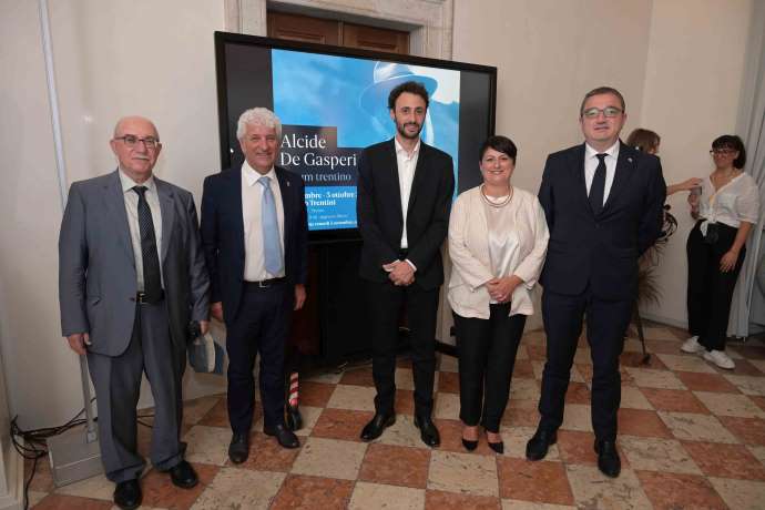 TRENTINO - Album trentino: aperta la mostra fotografica Alcide De Gasperi