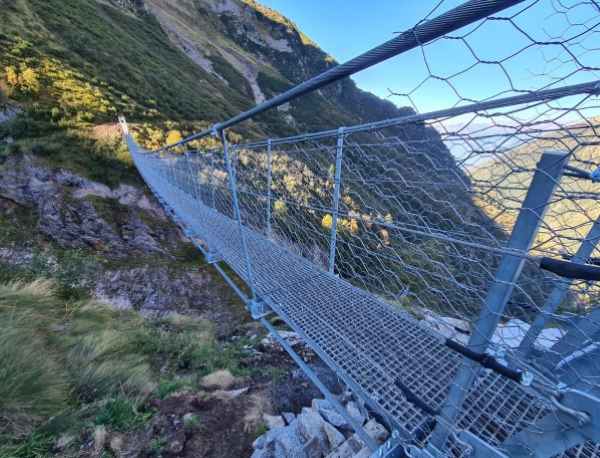 VALLE CAMONICA - Pronta la nuova passerella pedonale sul Canale del Forcel Rosso