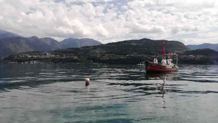SEBINO - Traversata a nuoto da Sarnico a Pisogne in 10 ore e 32minuti