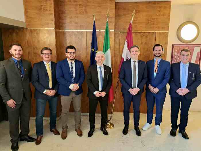 ATTUALITÀ - Accolta in piazza Dante la delegazione di sindaci della Valle Europea