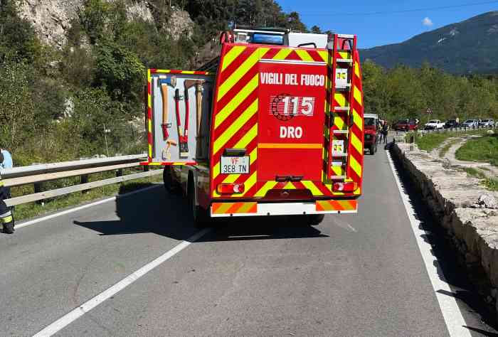 VALLE CAMONICA - Soccorso motociclista finito fuori strada a Dro