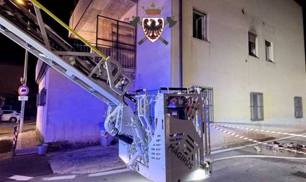 CRONACA - Incendio a Gardolo di Trento, due persone in ospedale