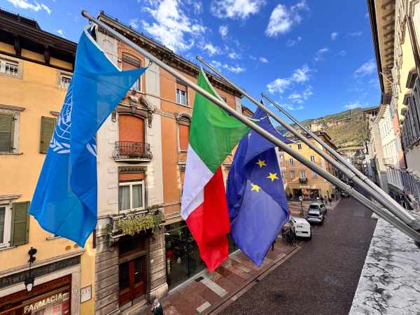 ATTUALITÀ - Il Consiglio provinciale di Trento espone la bandiera Onu