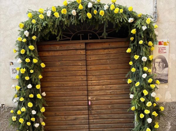 VALLE CAMONICA - Corteno Golgi in festa per Suor Maria Troncatti Santa