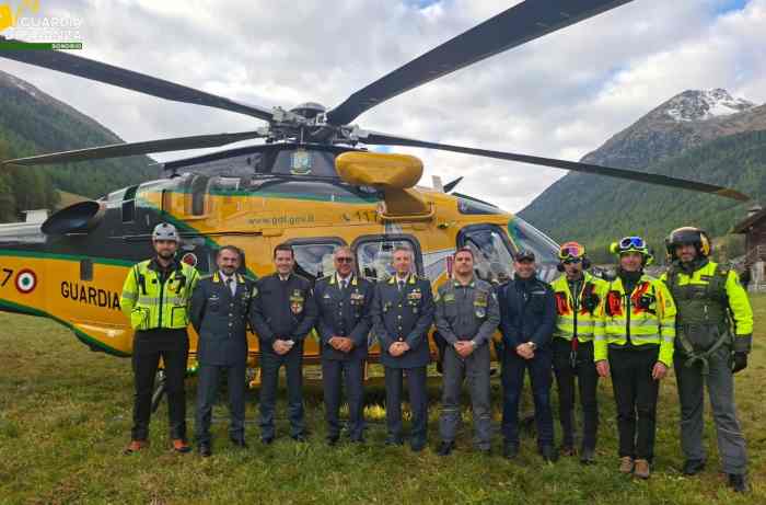 VALTELLINA - Il Generale Paolo Compagnone visita la Tenenza di Passo Foscagno