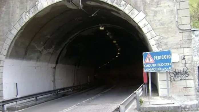VALLE CAMONICA - Angolo: lavori di consolidamento della galleria Castagneti