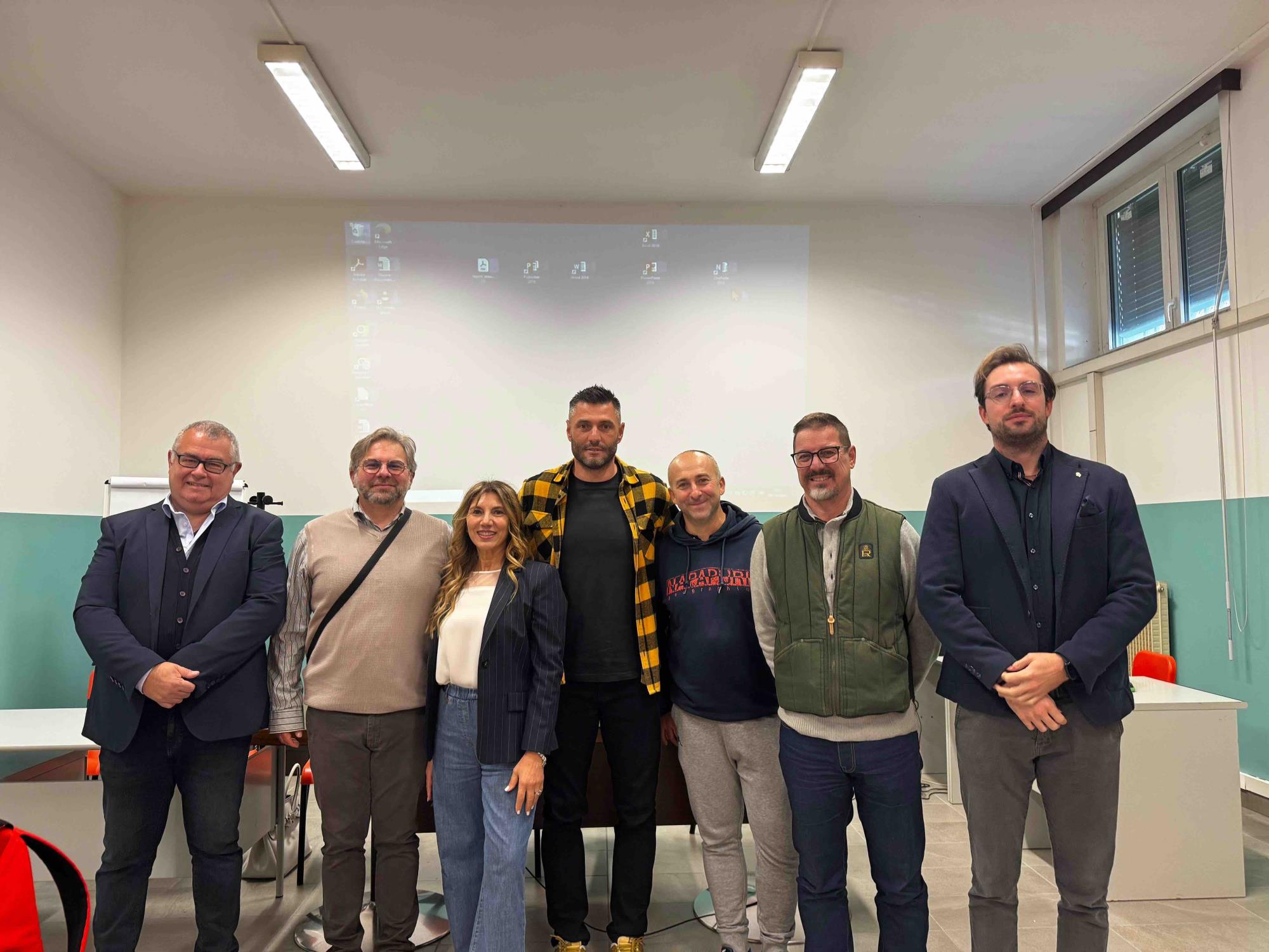 VALTELLINA - Calcio, la Nuova Sondrio con Amelia nelle scuole