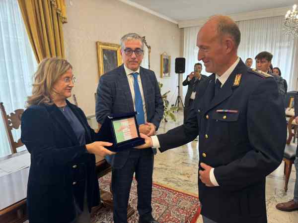 ATTUALITÀ - Salvò una persona sulle piste da sci, riconoscimento al poliziotto eroe