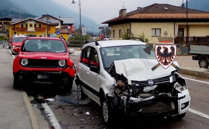 CAMPIGLIO - Villa Rendena: tamponamento tra quattro auto, un ferito