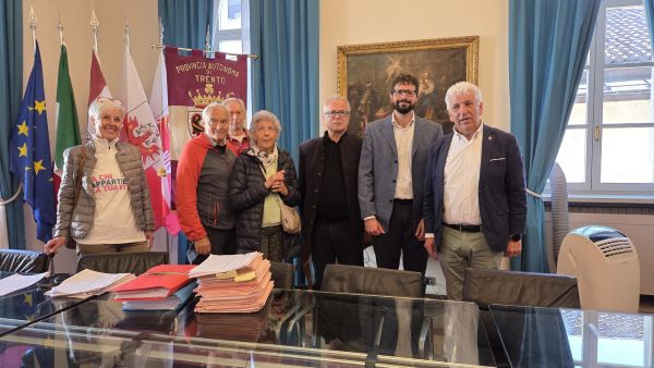 ATTUALITÀ - Fine vita, a Trento 7120 firme sull'iniziativa popolare