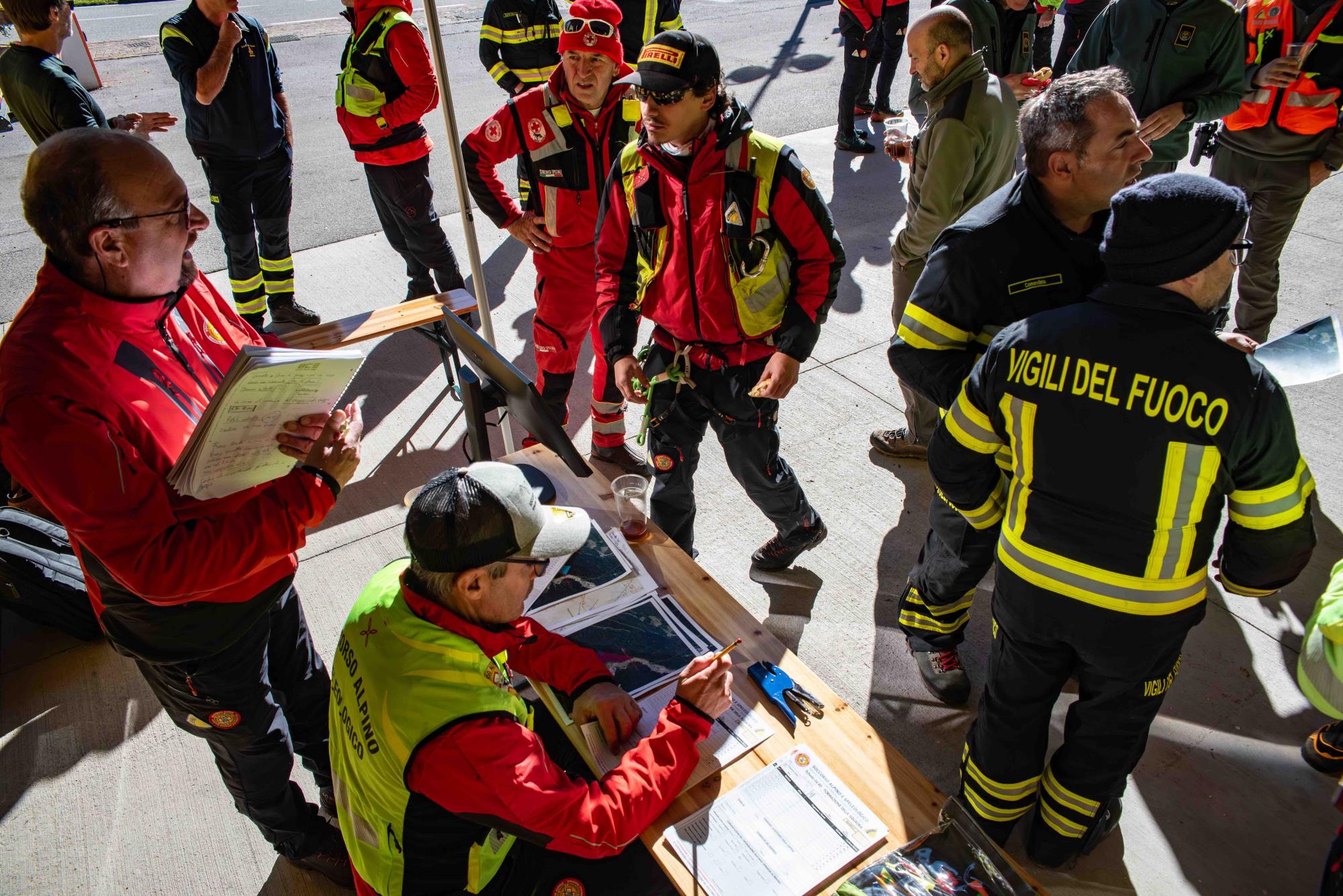 TRENTINO - Altopiano della Paganella, esercitazione interforze di ricerca e soccorso in montagna