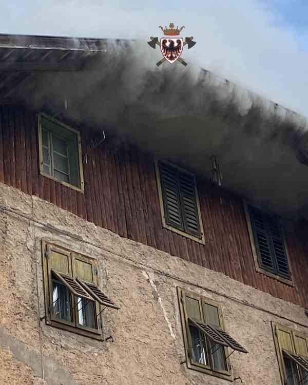 VAL DI FIEMME - Appicca incendio in casa e minaccia carabinieri e pompieri
