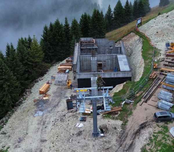 ALPE CIMBRA - Avanzano i lavori della nuova telecabina Francolini-Sommo Alto 