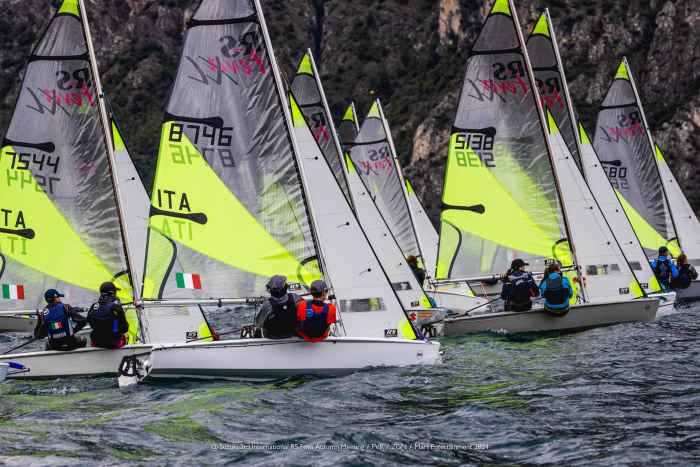 RIVA DEL GARDA - Vela, cento equipaggi alla RS Feva European Championship