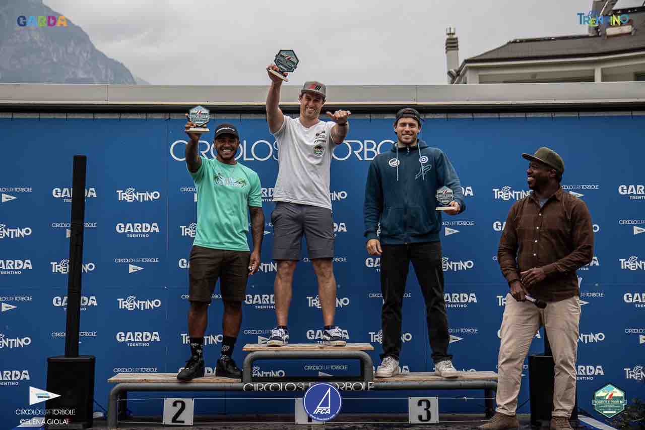 SPORT - Windsurf, assegnati a Torbole i titoli europei Funboard Slalom foil e pinna