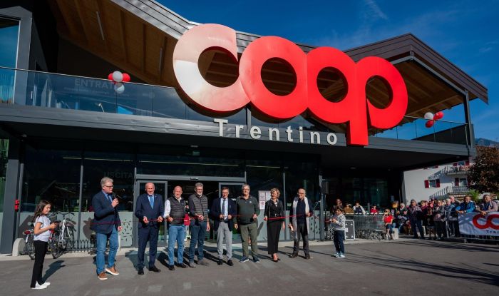 ATTUALITÀ - Taglio del nastro del rinnovato Coop Trentino a Caldonazzo