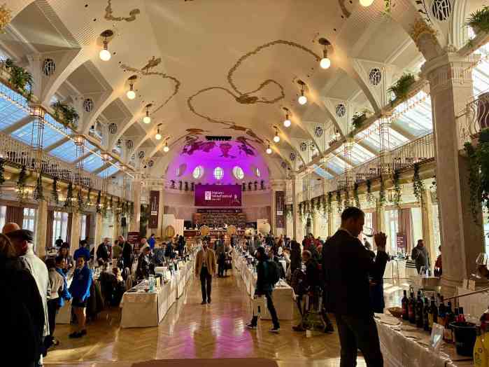 ATTUALITÀ - Scandaloso commercio di bambole sessuali, l'intervento dell'onorevole Magoni