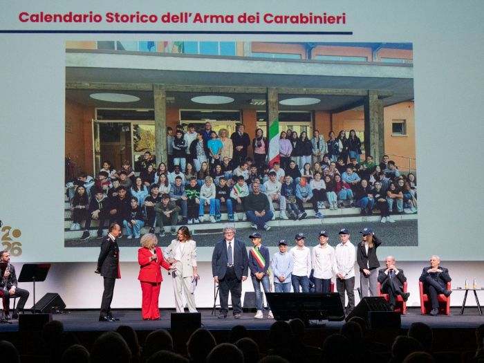 VALLE CAMONICA - L'IC Bonafini alla presentazione del Calendario Storico dell'Arma