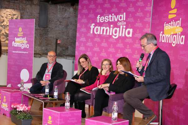 TRENTINO - Festival della Famiglia, confronto sui nuovi percorsi verso la genitorialità