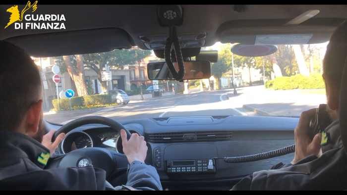 VALLE CAMONICA - Sex workers e centro massaggi di Darfo Boario chiuso