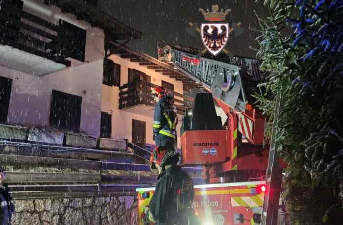 ALPE CIMBRA - Incendio in un'abitazione a Costa di Folgaria