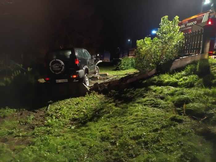 VALLE CAMONICA - Esce di strada a Esine: grave 44enne camuno