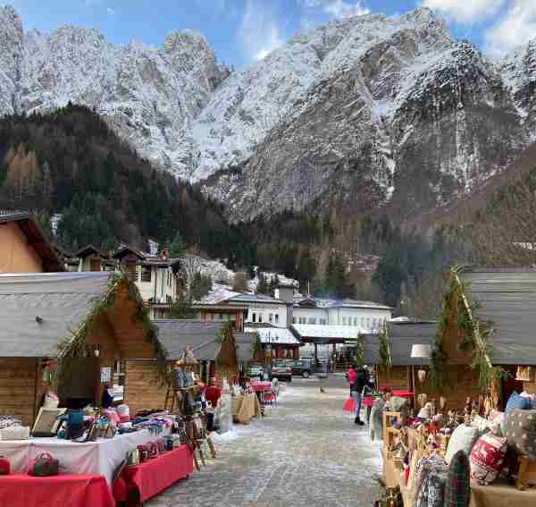 ATTUALITÀ - Colere si illumina di magia: il Villaggio di Natale