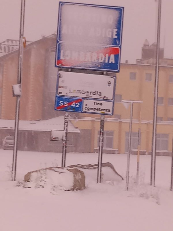 TONALE - Neve sui passi alpini e vallate, previsto crollo delle temperature