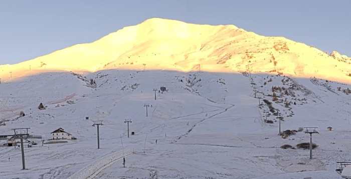 ATTUALITÀ - Neve sui passi alpini, Tonale, Stelvio e Foscagno