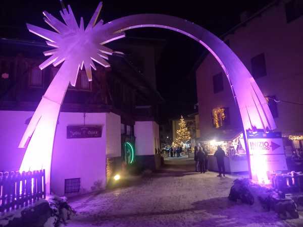 VAL DI SOLE E NON - Ossana: inaugurato “Il borgo dei 1000 presepi”
