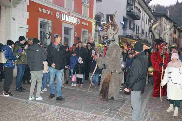 TRENTINO - I mitologici Perchten incantano Pergine Valsugana