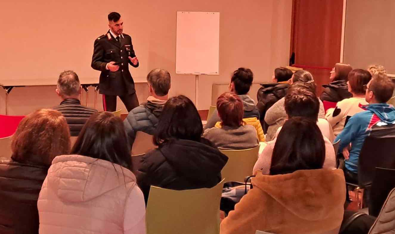 ALTO ADIGE - I carabinieri di Sarentino incontrano genitori e famiglie