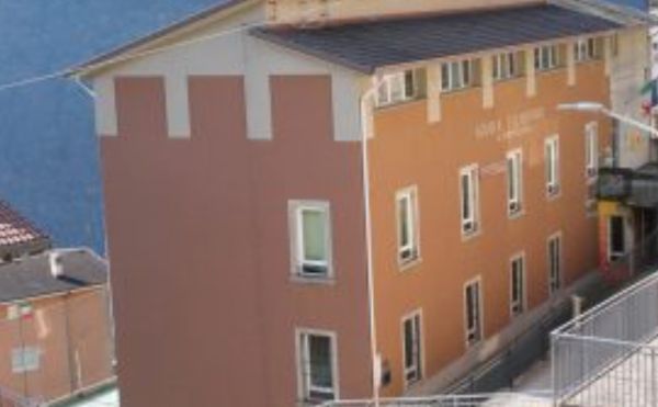 VALLE CAMONICA - Chiusura della scuola media di Berzo Demo, i genitori si mobilitano