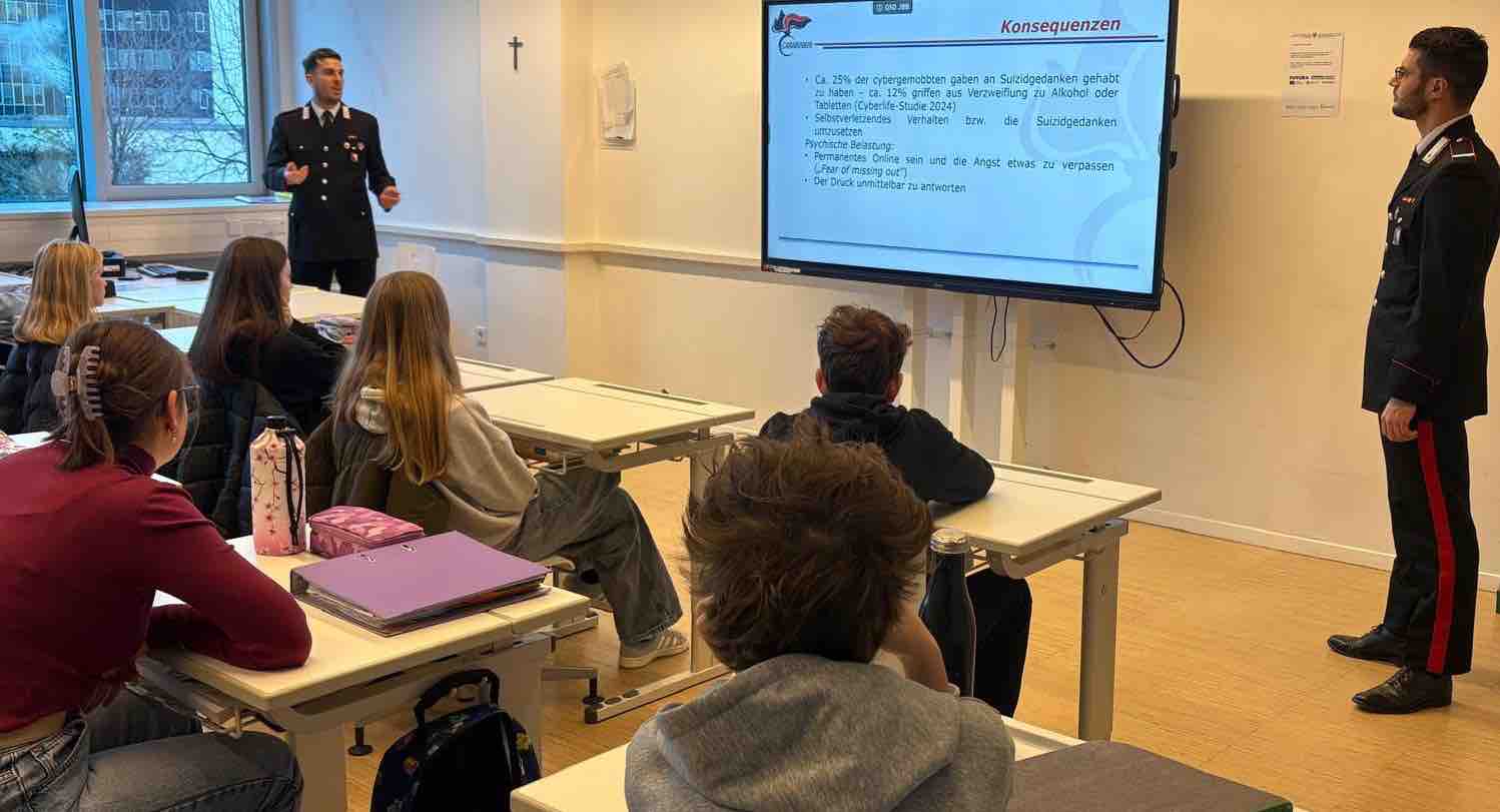 ALTO ADIGE - Bolzano, i carabinieri incontrano gli studenti dell'Istituto Gutenberg