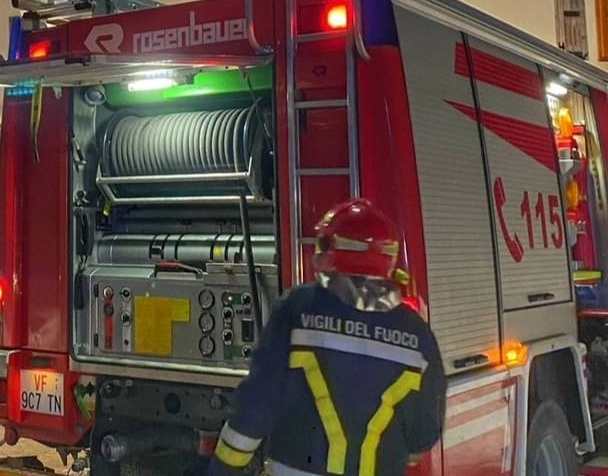 VAL DI SOLE E NON - Incendio in una mansarda al Passo del Tonale