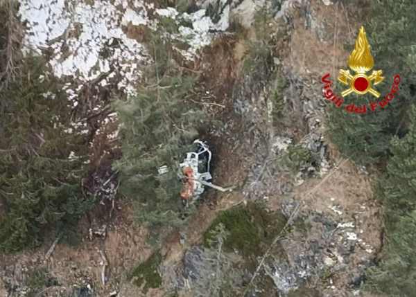 CRONACA - Aereo con tre persone a bordo precipita in Valmalenco