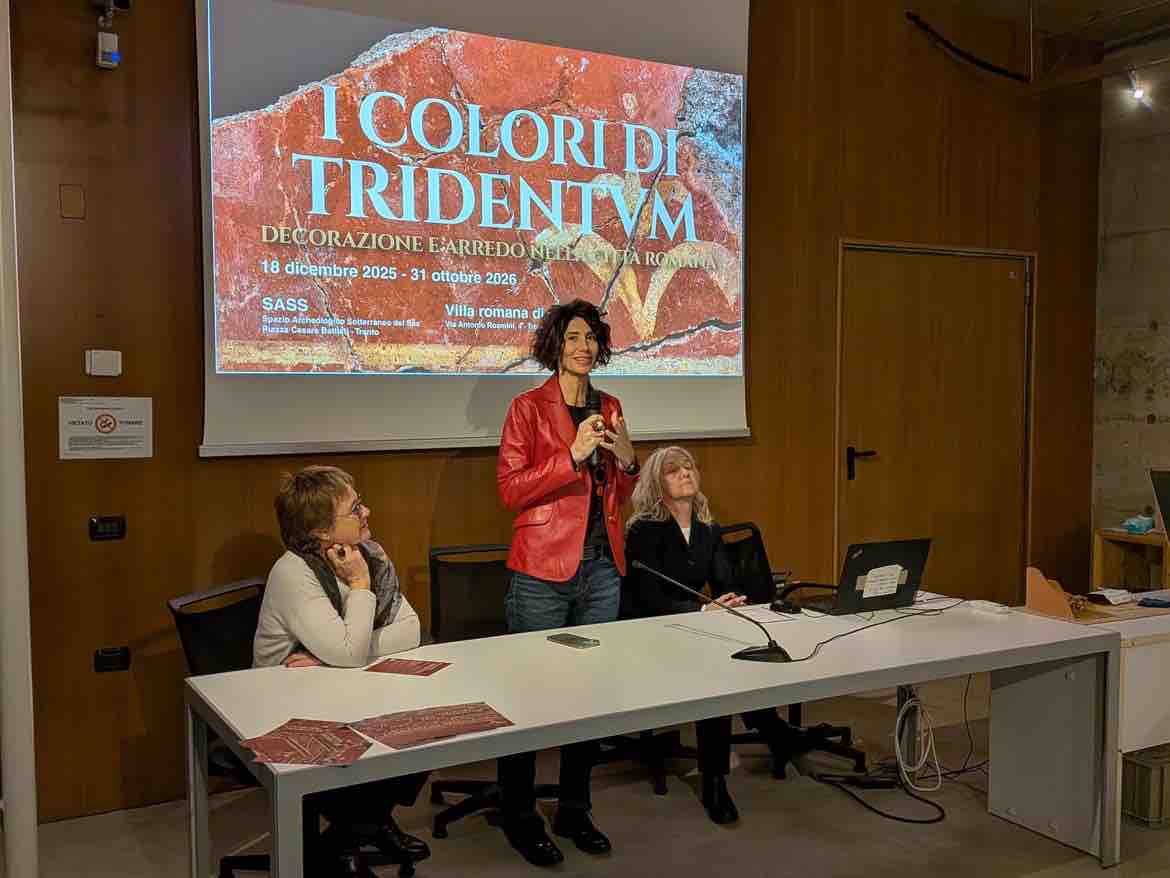 CULTURA - Inaugurata la mostra "I colori di Tridentum. Decorazione e arredo nella città romana"